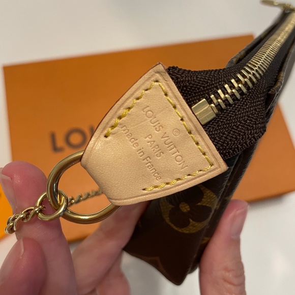 Mini pochette accessoires in monogram canvas - Picture 8 of 11